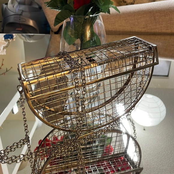 LETODE Women's Elegant Chain Cross-body Bag Metal Hollow Cage Clutch - Picture 6 of 11